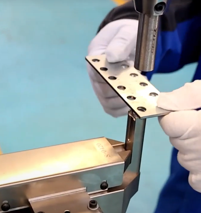 Insertion de quincaillerie